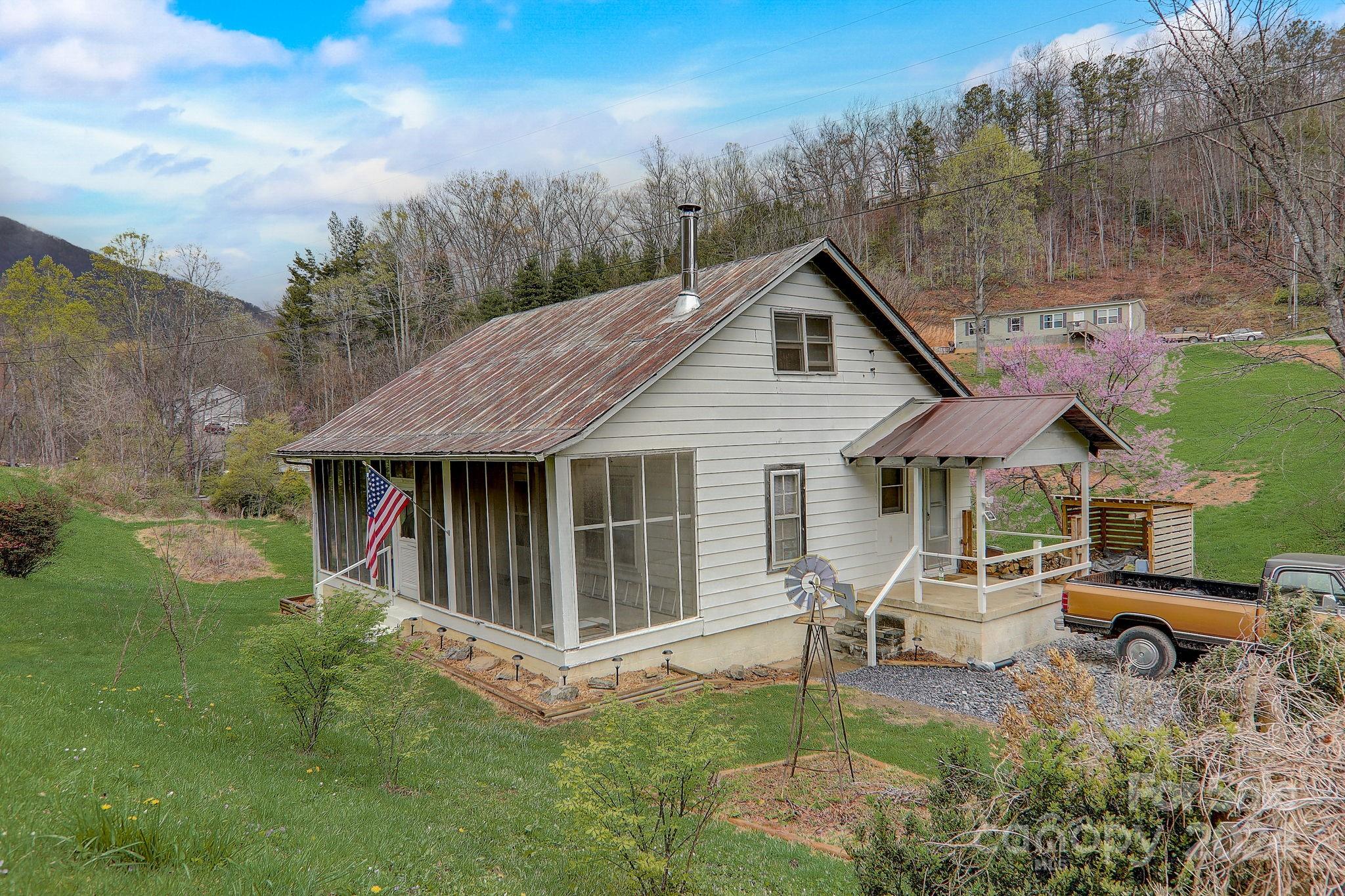 261 Russell Cove Road Waynesville, NC 28785 - Photo 2 of 46 Gallery Image 2