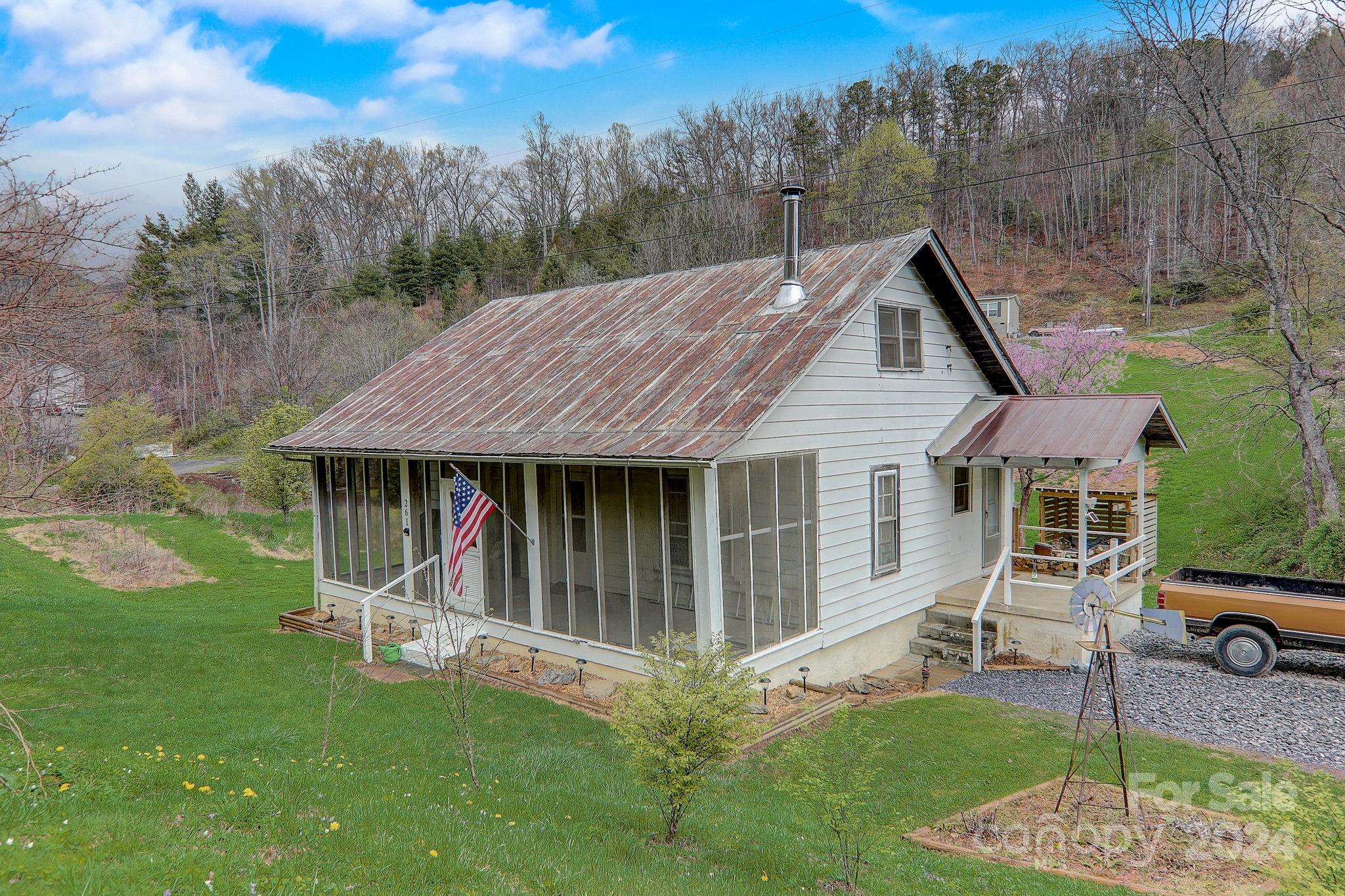 261 Russell Cove Road Waynesville, NC 28785 - Photo 3 of 46 Gallery Image 3