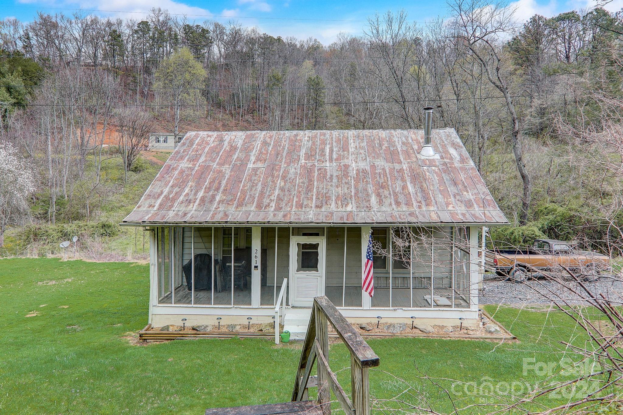 261 Russell Cove Road Waynesville, NC 28785 - Photo 4 of 46 Gallery Image 4