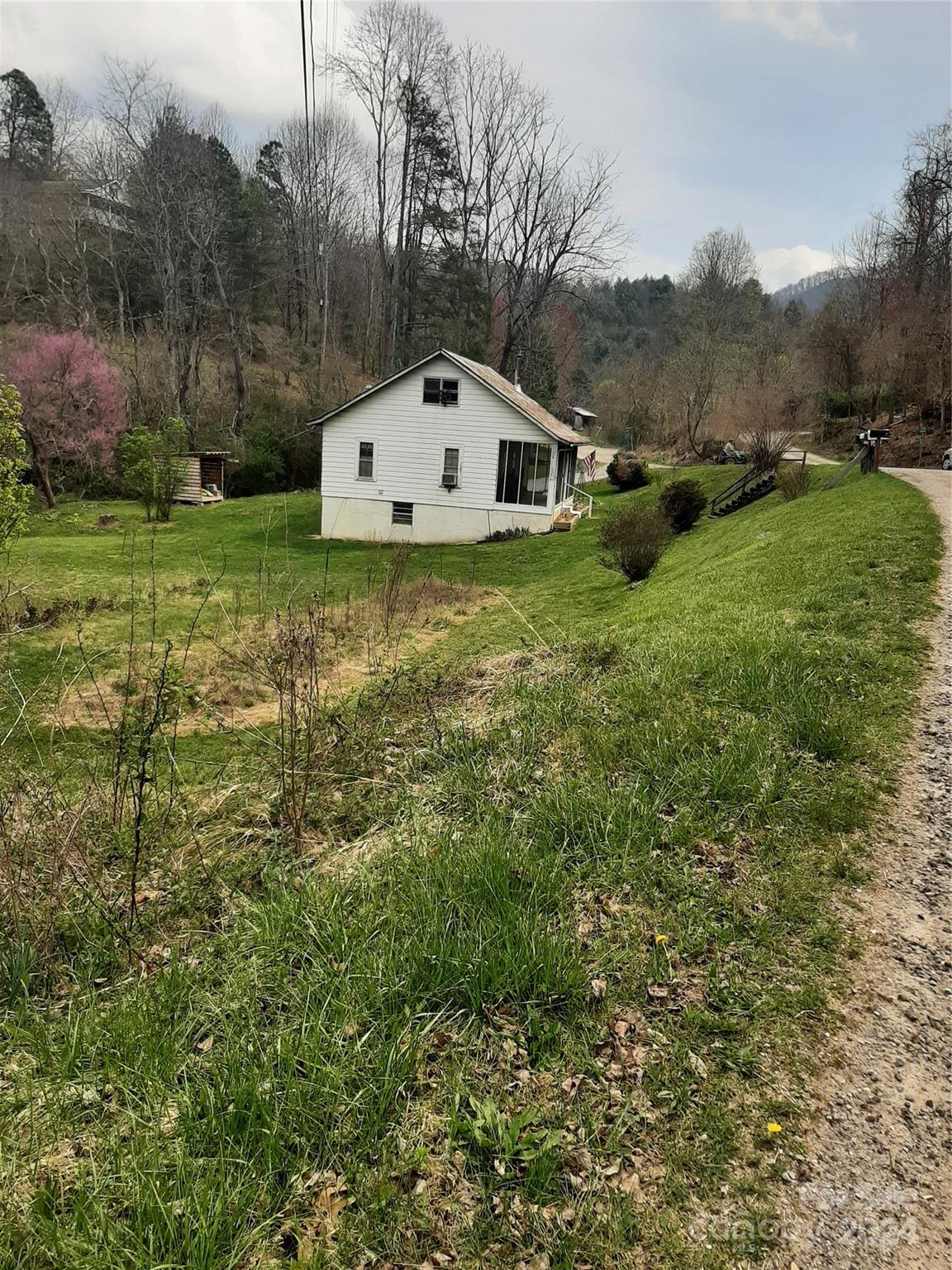 261 Russell Cove Road Waynesville, NC 28785 - Photo 42 of 46 Gallery Image 42