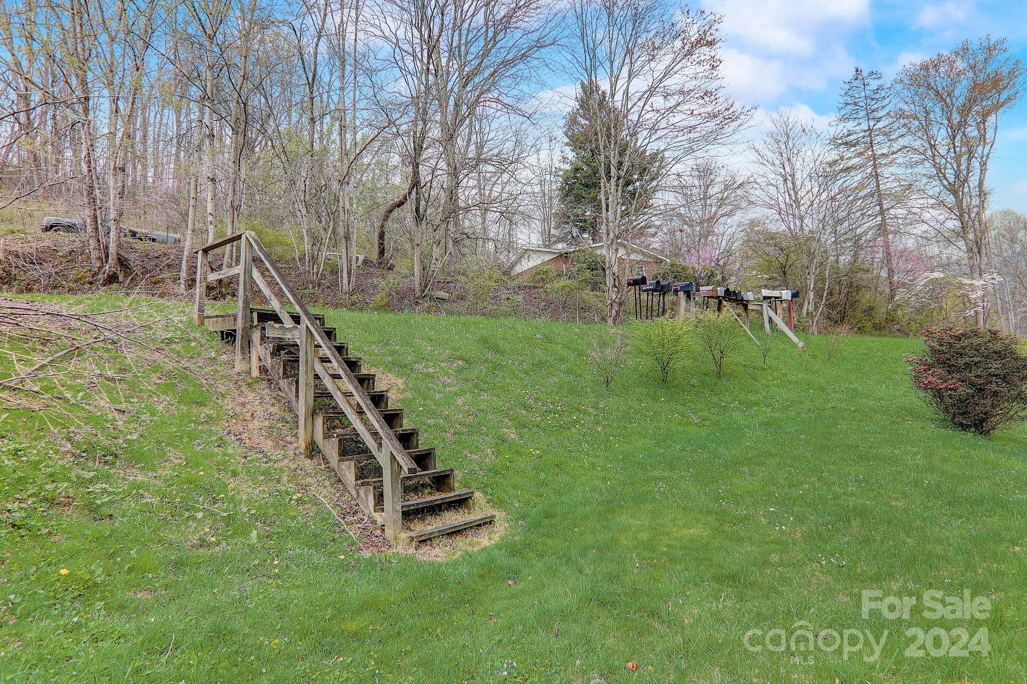 261 Russell Cove Road Waynesville, NC 28785 - Photo 7 of 46 Gallery Image 7