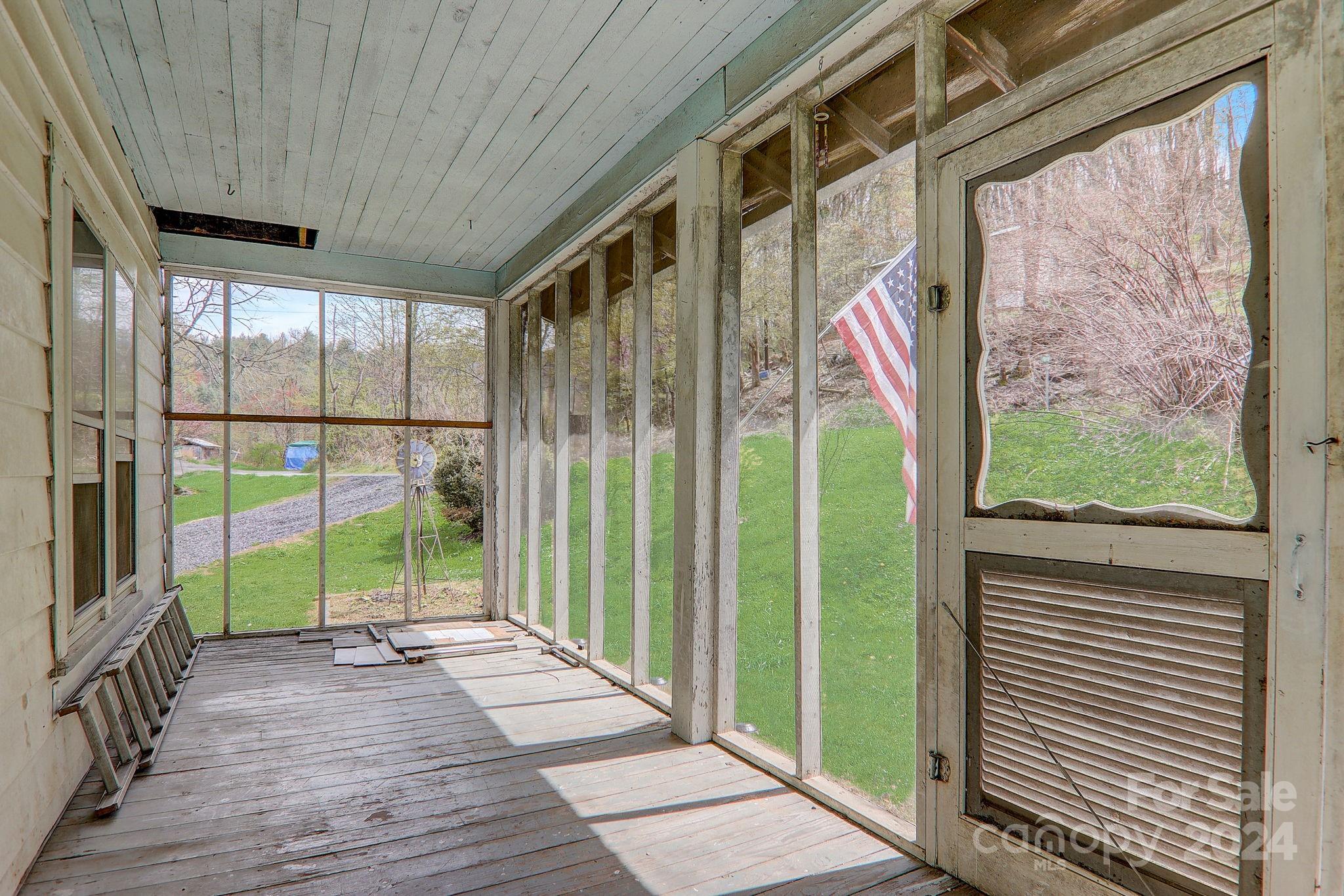 261 Russell Cove Road Waynesville, NC 28785 - Photo 8 of 46 Gallery Image 8