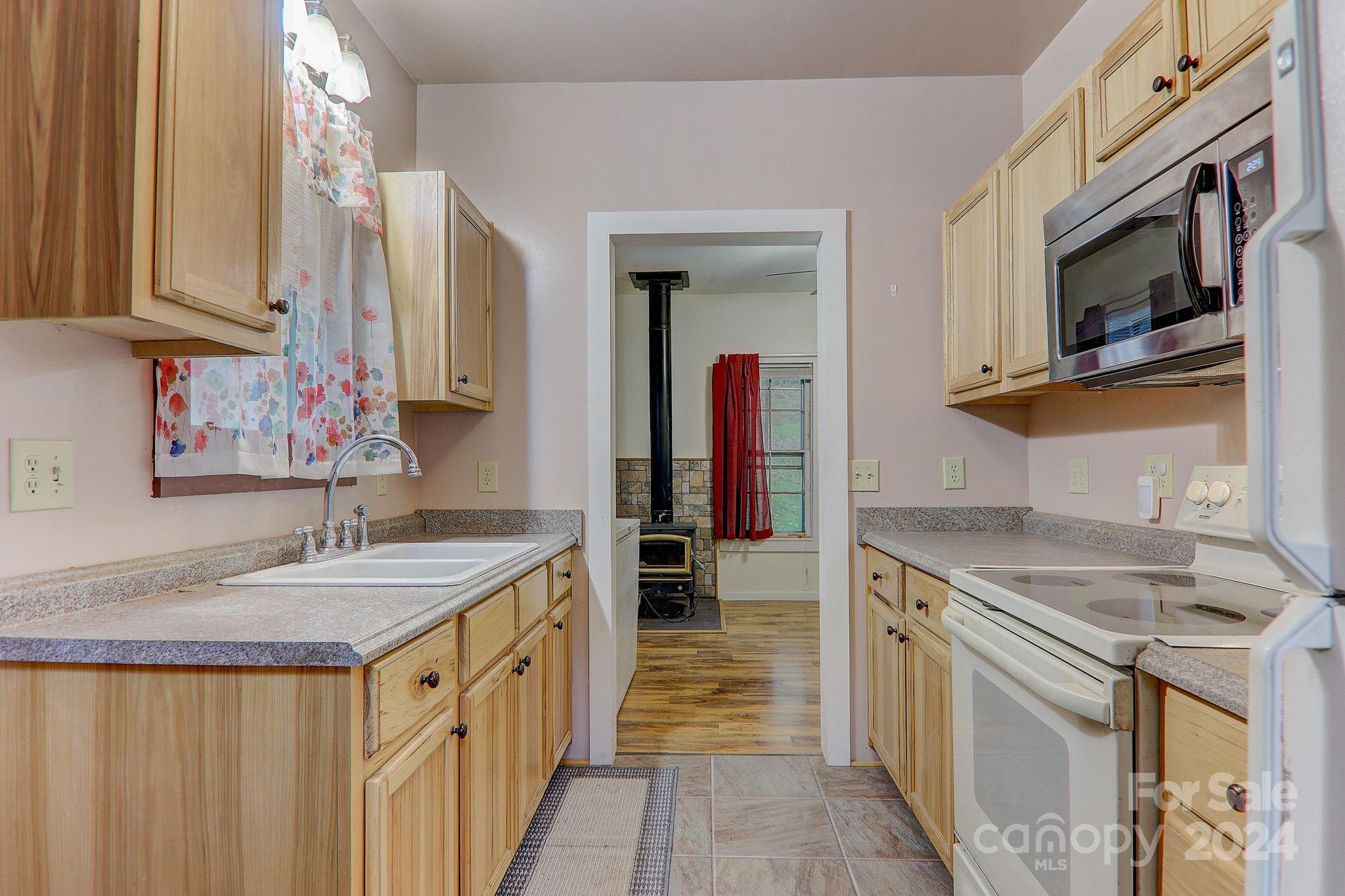 261 Russell Cove Road Waynesville, NC 28785 - Photo 10 of 46 Gallery Image 10