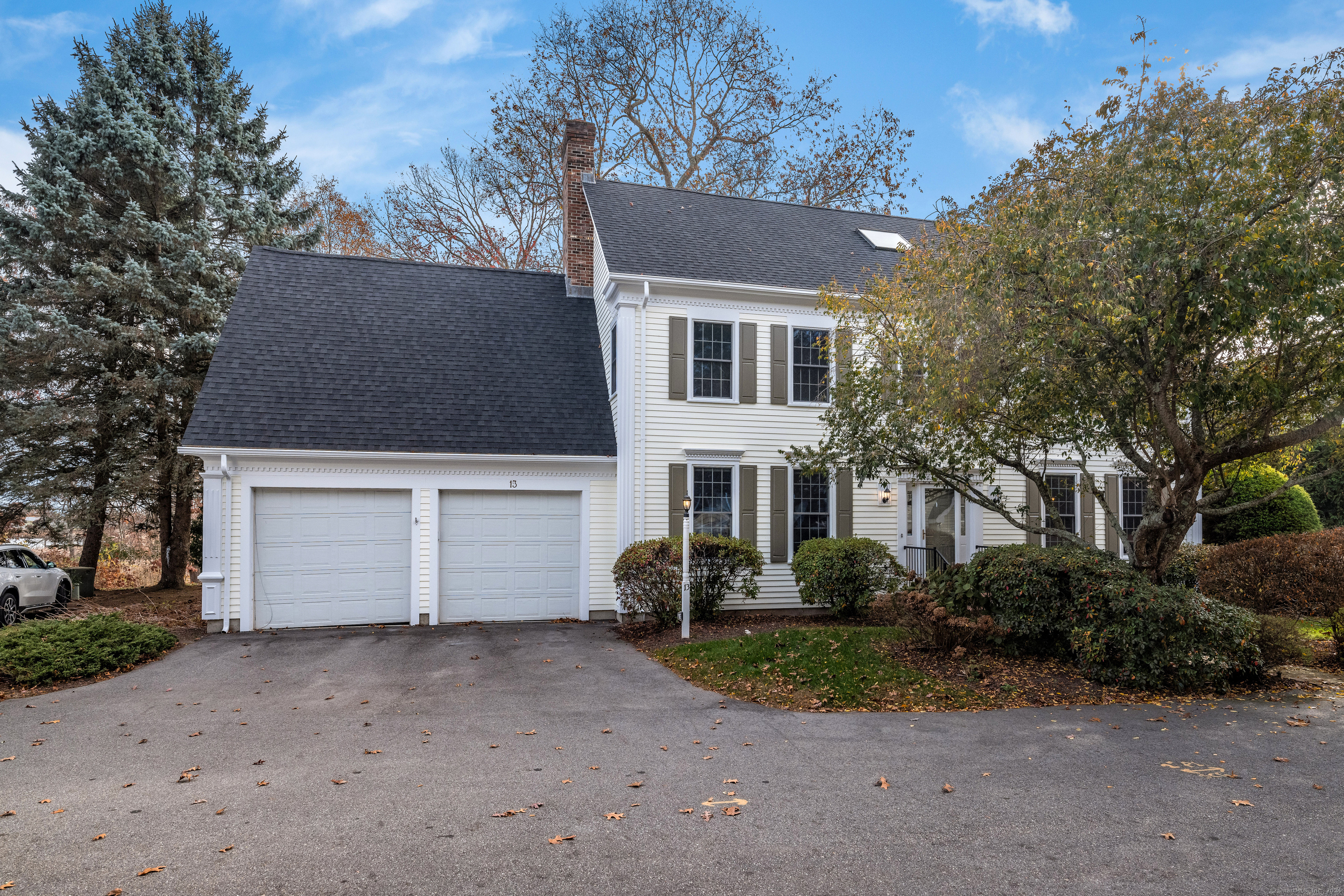 13 Longview Terrace, Unit 13 Madison, CT 06443 - Photo 4 of 31 front view of a house with a yard