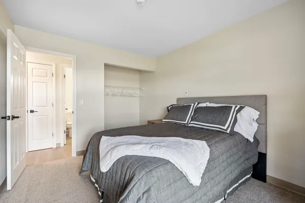 $1,325 | 1601 North Randall Avenue, Unit 8, Janesville, WI 53545