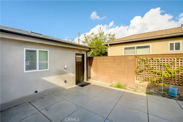 $2,400 | 7729 Gentry Avenue, North Hollywood, CA 91605