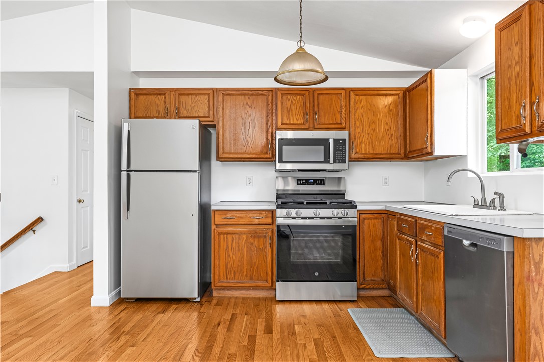 107 Huckleberry Road North Kingstown, RI 02852 - Photo 9 of 29