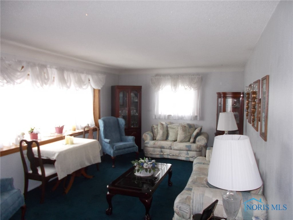 4450 Thackeray Road Maumee, OH 43537 - Photo 14 of 22 living room-large w/ bay window