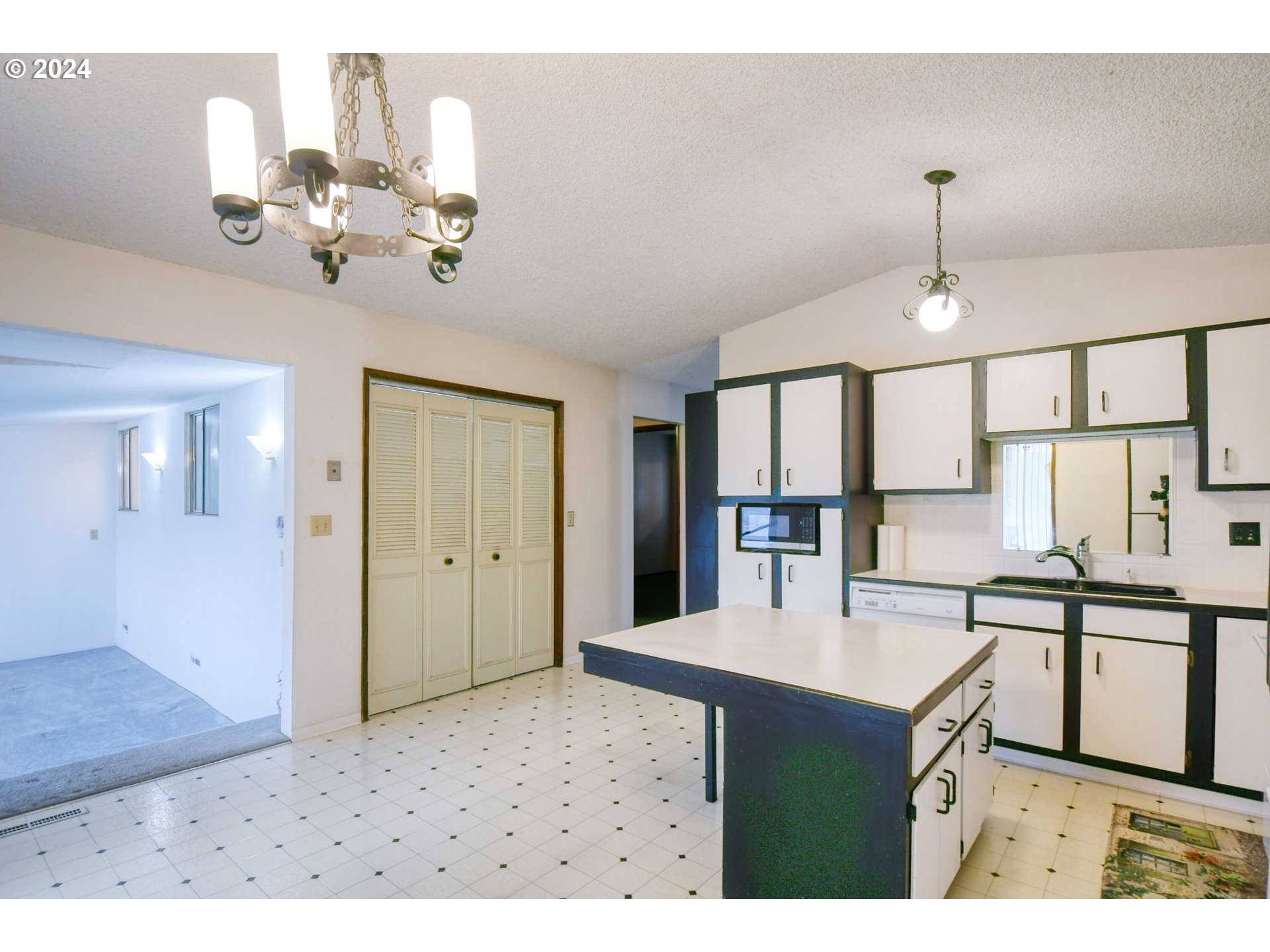 1209 Zeta Court Pendleton, OR 97801 - Photo 11 of 48 a view of a kitchen from the kitchen