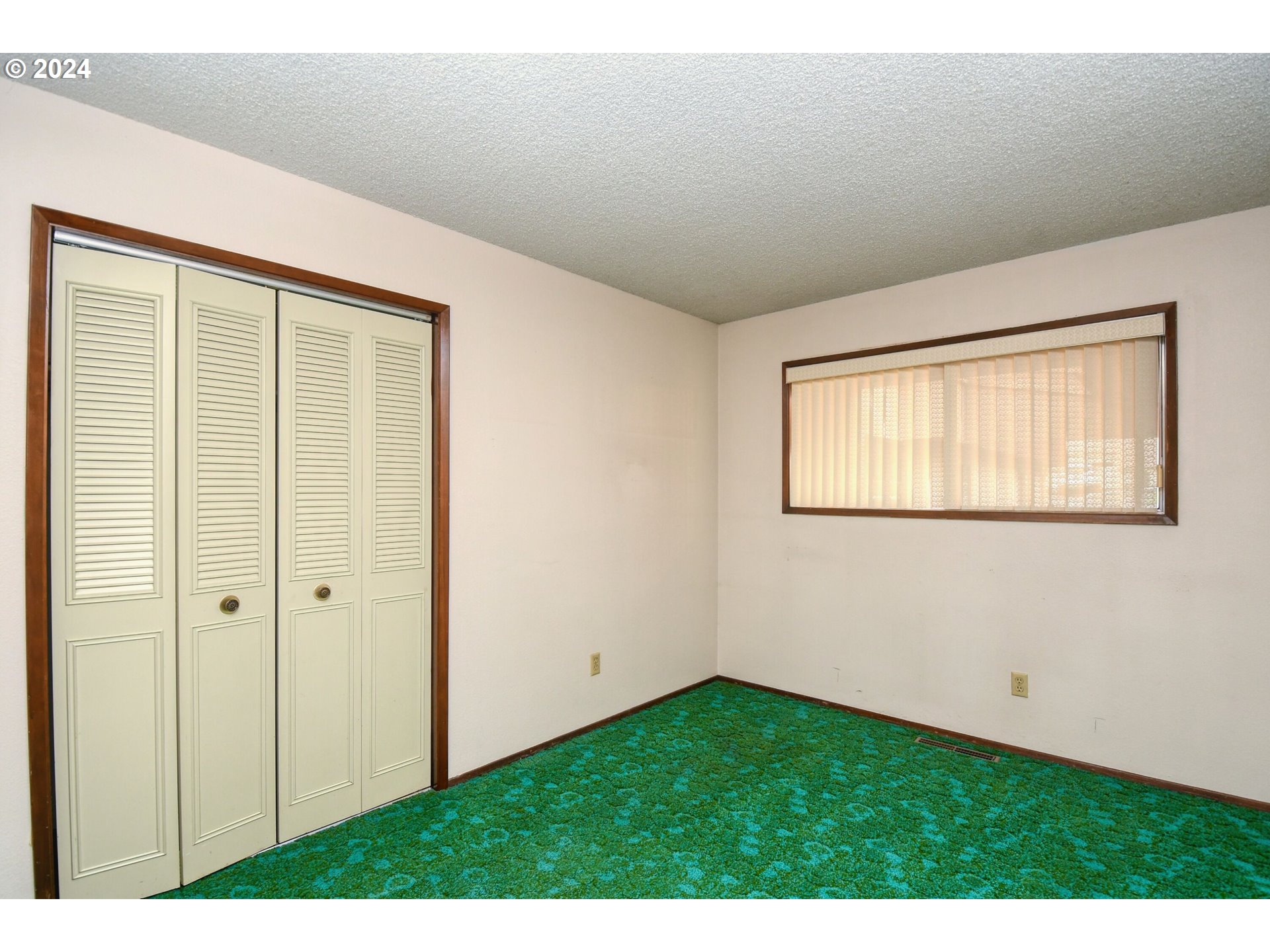 1209 Zeta Court Pendleton, OR 97801 - Photo 20 of 48 an empty room with windows
