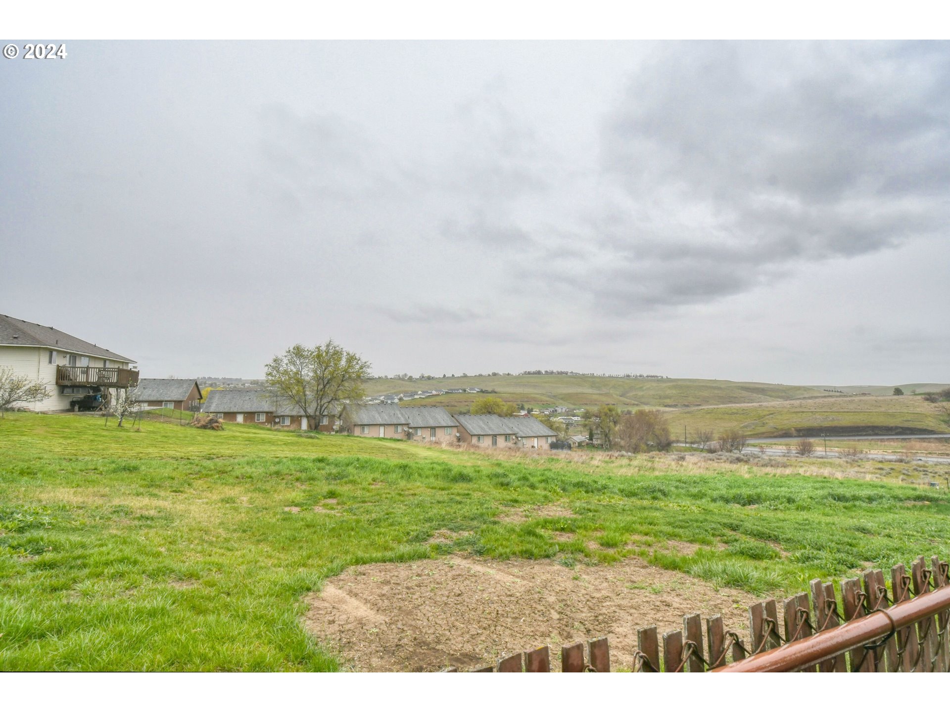 1209 Zeta Court Pendleton, OR 97801 - Photo 25 of 48 a view of an ocean and beach