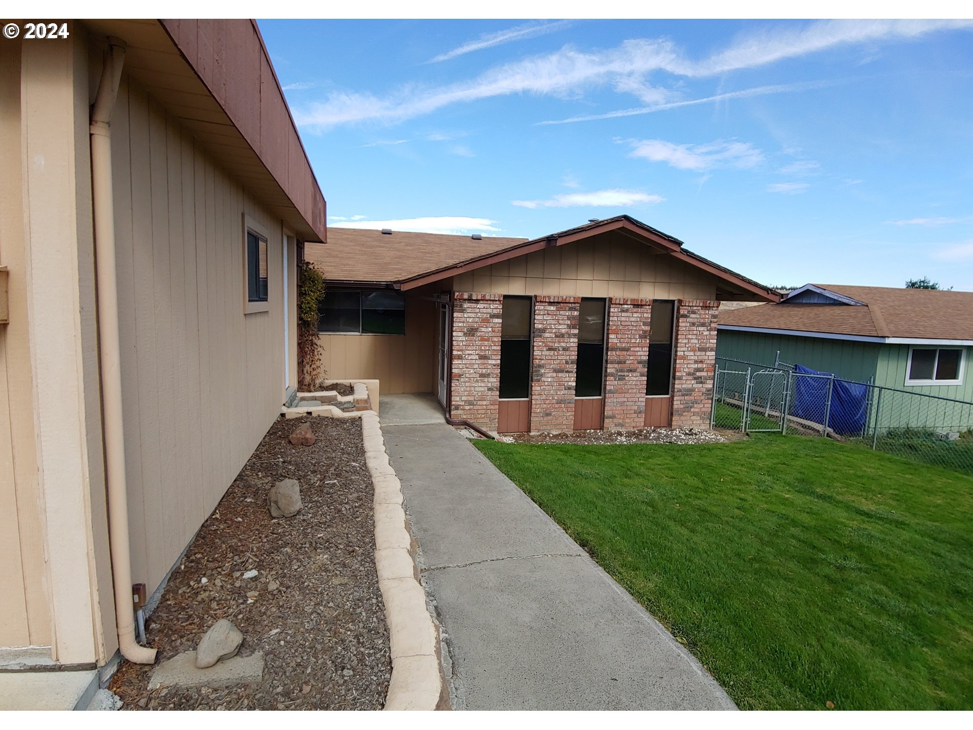 1209 Zeta Court Pendleton, OR 97801 - Photo 26 of 48 a view of a yard in front of house