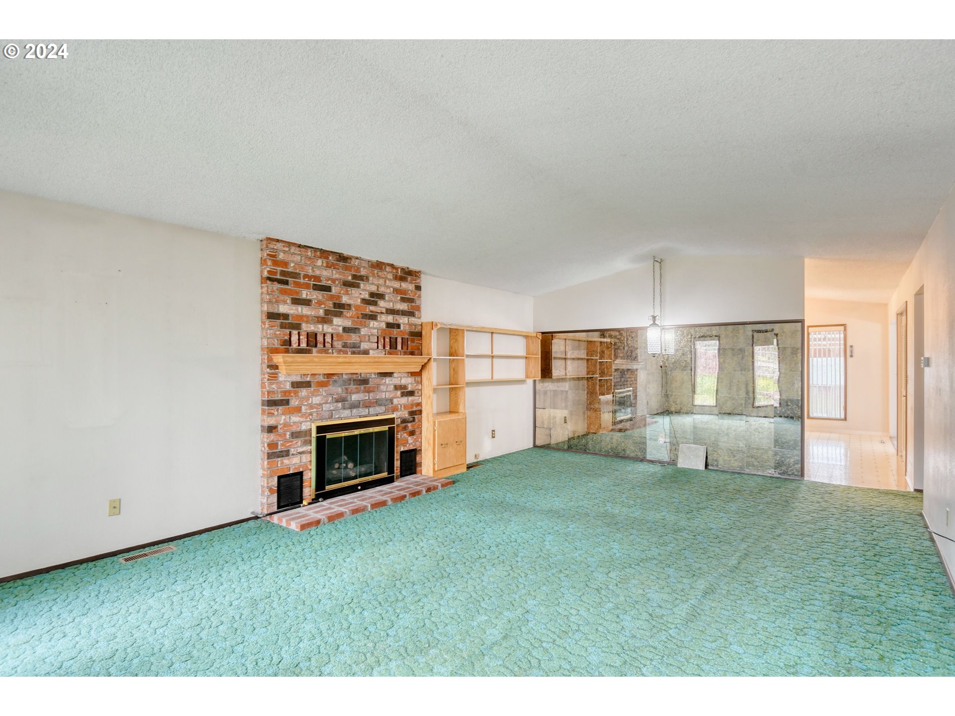 1209 Zeta Court Pendleton, OR 97801 - Photo 6 of 48 a living room with furniture and a fireplace