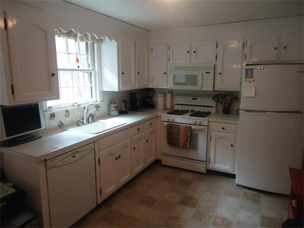 9 Stratton Hill Road Westford, MA 01886 - Photo 3 of 10 Gallery Image 3