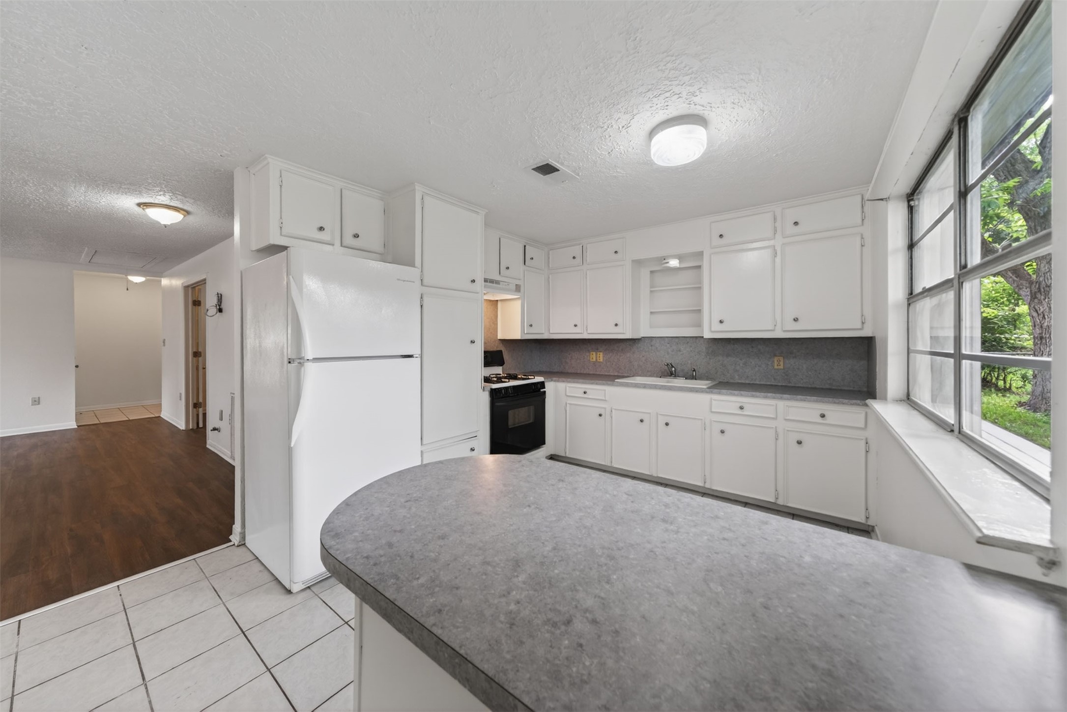 418 Texas Street Tomball, TX 77375 - Photo 15 of 31 (Virtually staged/AI enhanced). Image does not represent actual property as is.
