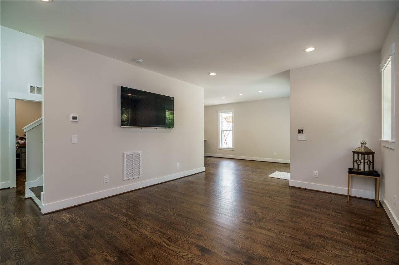 209 East Lee Street Raleigh, NC 27601 - Photo 8 of 11 Photo 8