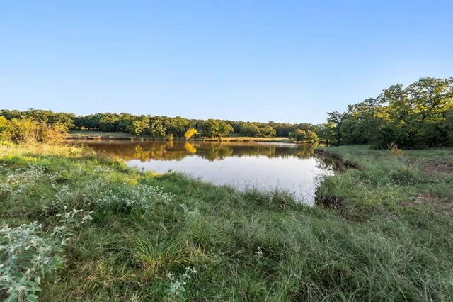 a view of a lake with houses in outdoor space