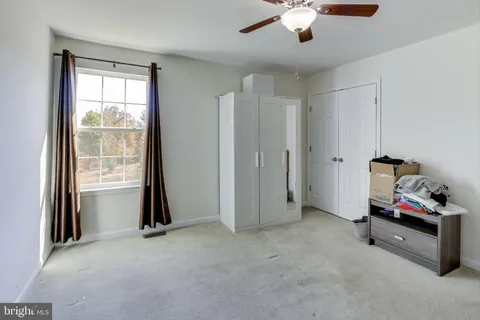 a view of room with workspace