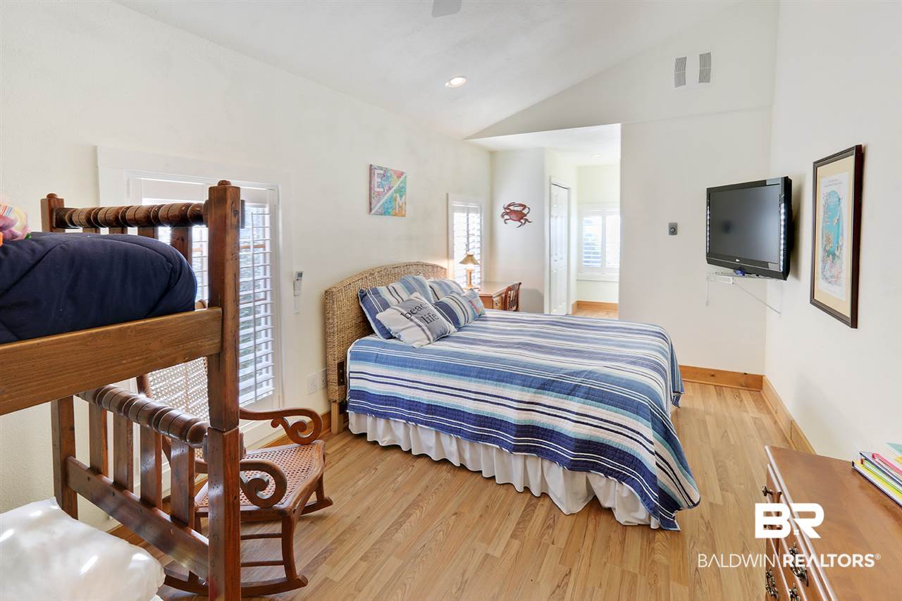 8863 Red Fish Pt Road Lillian, AL 36549 - Photo 24 of 26 Guest Cottage Bedroom 2