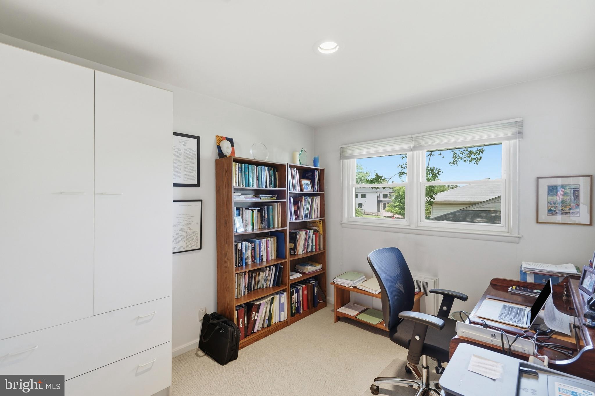 2303 Farringdon Road Baltimore, MD 21209 - Photo 25 of 36 Enjoy a Good Book