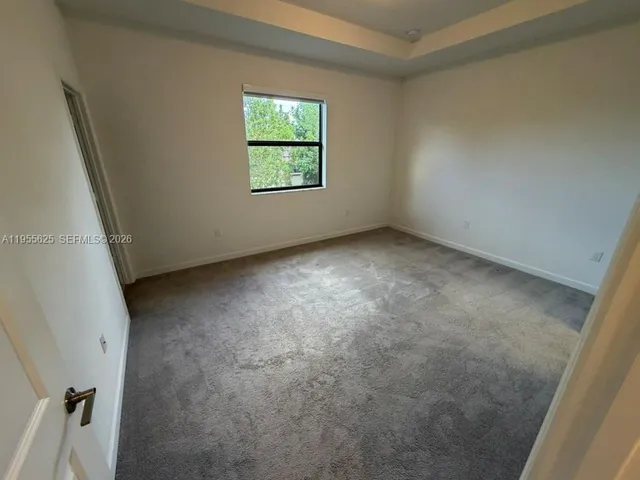 $3,300 | 21001 Northeast 8th Avenue, Miami, FL 33162