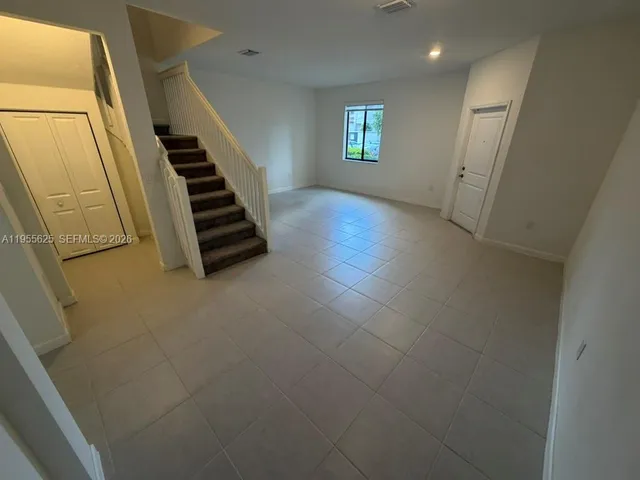 $3,300 | 21001 Northeast 8th Avenue, Miami, FL 33162