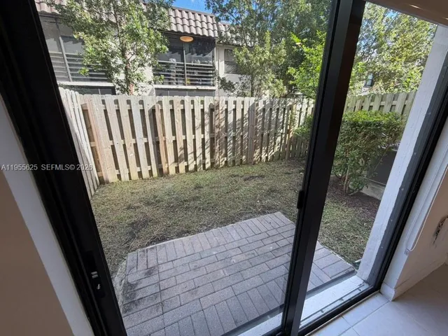 $3,300 | 21001 Northeast 8th Avenue, Miami, FL 33162