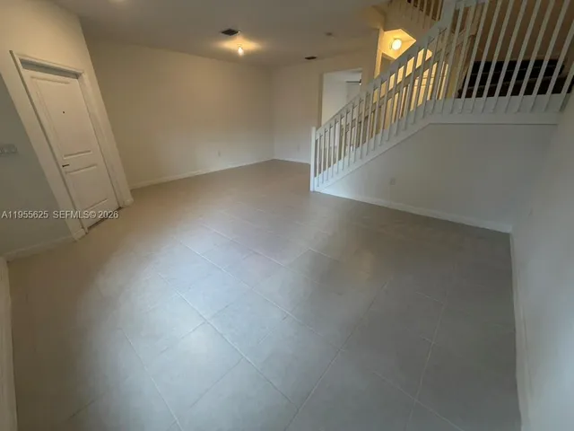 $3,300 | 21001 Northeast 8th Avenue, Miami, FL 33162