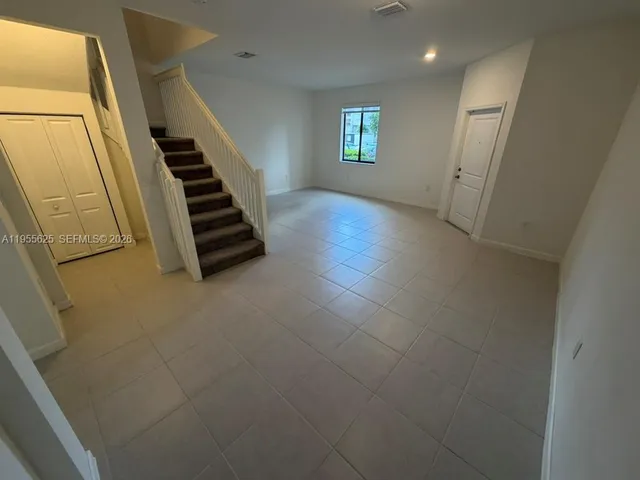 $3,300 | 21001 Northeast 8th Avenue, Miami, FL 33162