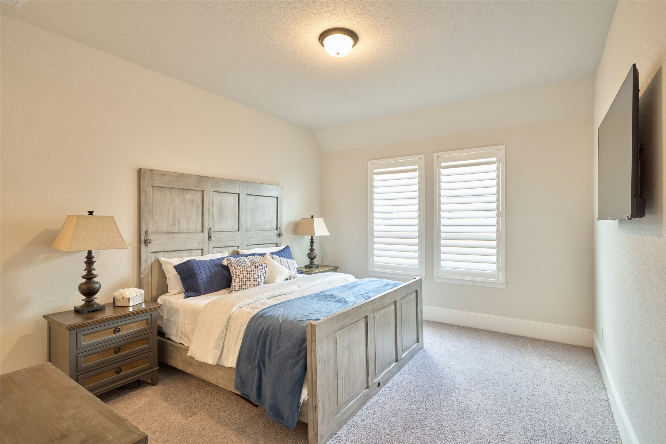 10090 South Goshawk Trail Conroe, TX 77385 - Photo 23 of 43 First floor bedroom with en-suite bath located closer to front of home with primary suite located at opposite side.
