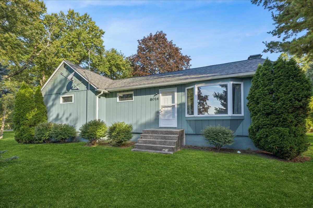 8014 West Hillside Road Crystal Lake, IL 60012 - Photo 1 of 32 Gallery Image 1