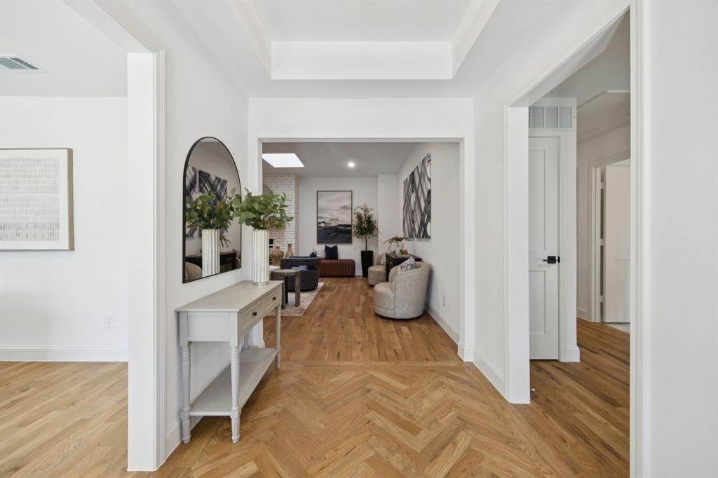 4331 Laren Lane Dallas, TX 75244 - Photo 3 of 38