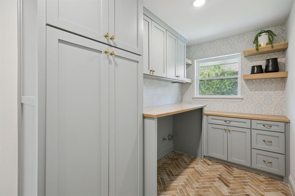 4331 Laren Lane Dallas, TX 75244 - Photo 34 of 38