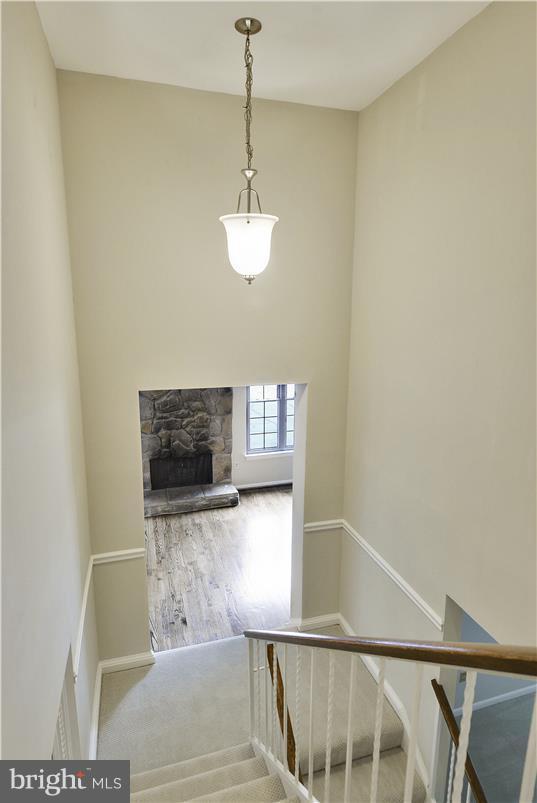 2000 Headlands Circle Reston, VA 20191 - Photo 20 of 23 a view of a livingroom with wooden floor and a ceiling fan