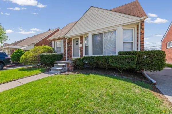 $179,900 | 1119 Harrison Boulevard, Lincoln Park, MI 48146