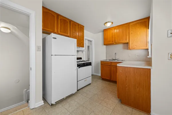 $179,900 | 1119 Harrison Boulevard, Lincoln Park, MI 48146