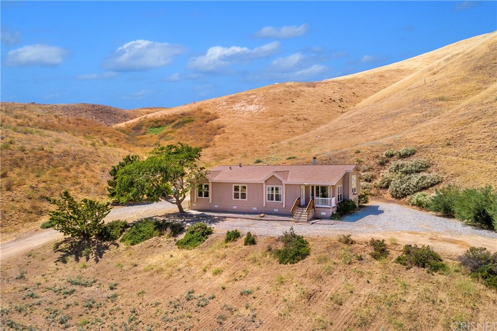 38833 Gorman Post Road Lebec, CA 93243 - Photo 31 of 55 a view of houses with sky view