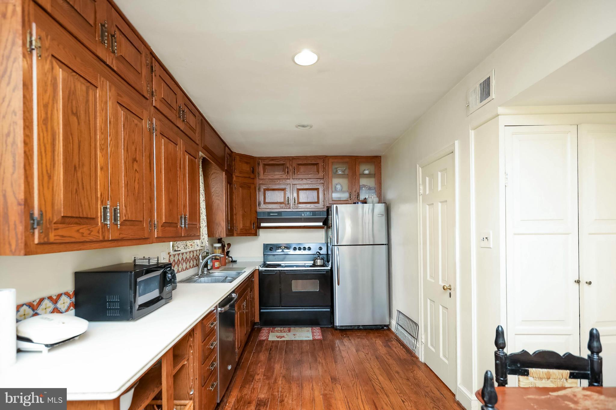 2801 Ridge Rd Drive Alexandria, VA 22302 - Photo 11 of 25 a kitchen with stainless steel appliances a refrigerator and a sink