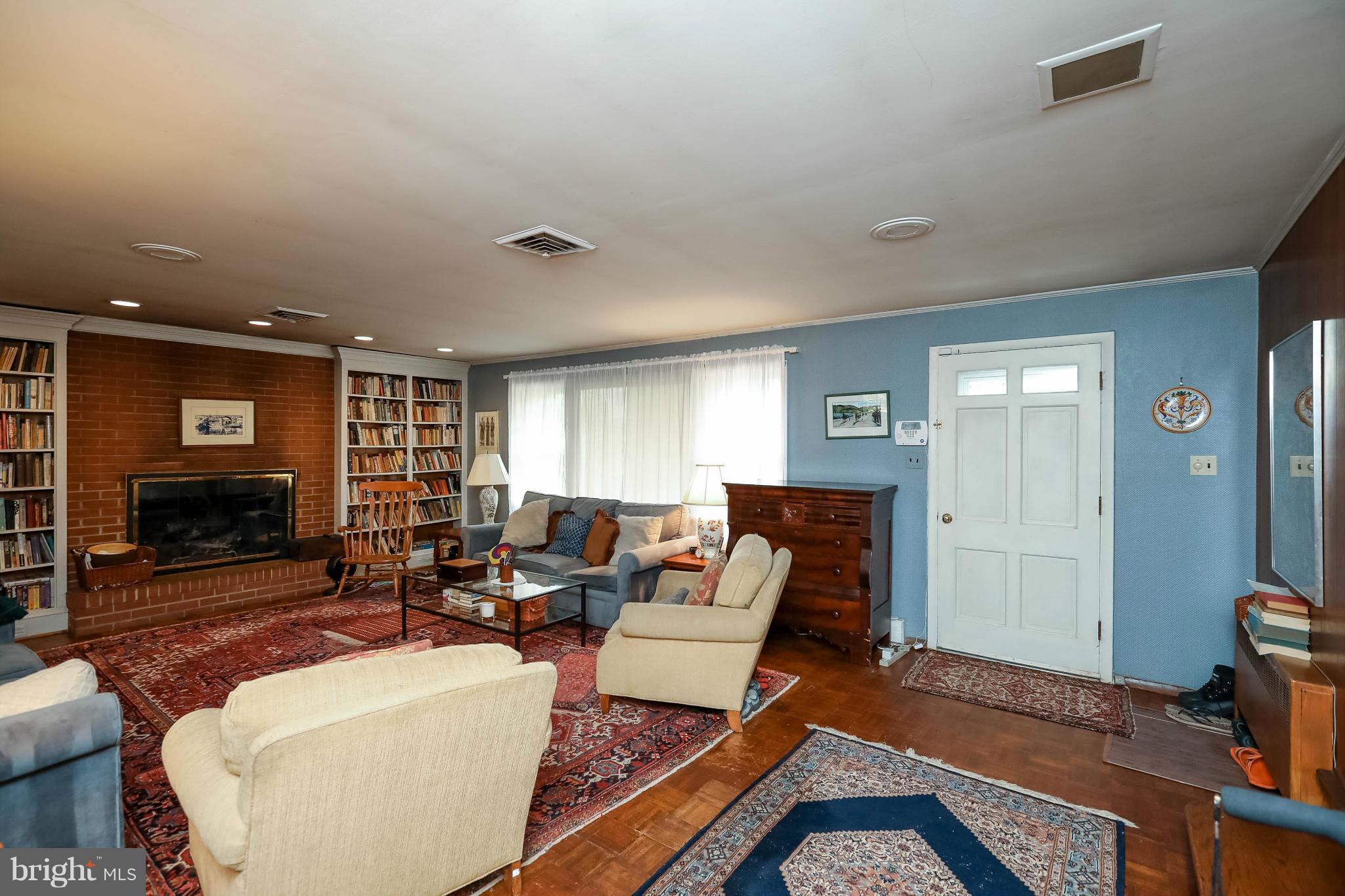 2801 Ridge Rd Drive Alexandria, VA 22302 - Photo 15 of 25 a living room with furniture and a flat screen tv