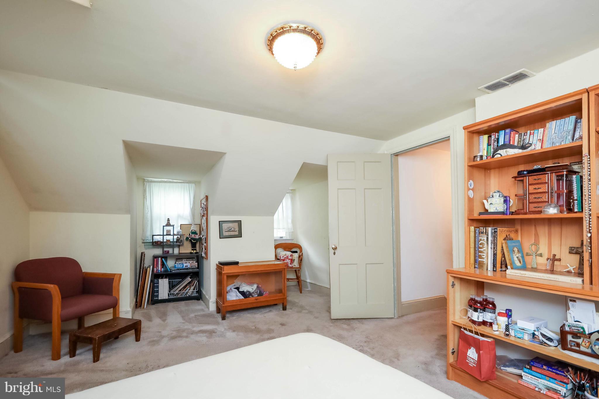 2801 Ridge Rd Drive Alexandria, VA 22302 - Photo 17 of 25 a view of a livingroom with furniture and toys