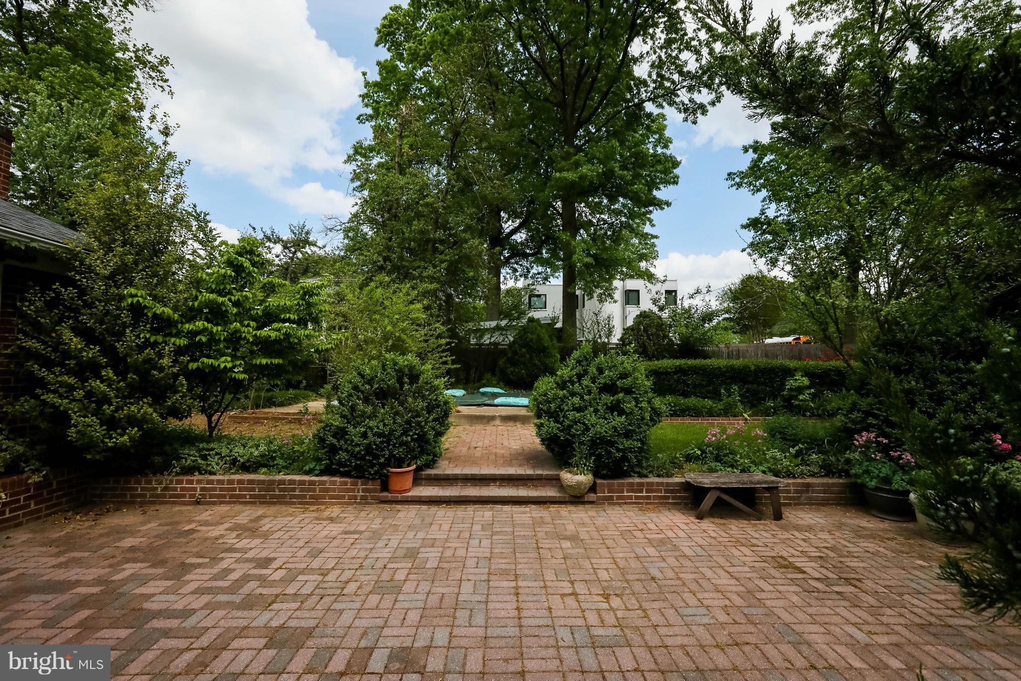 2801 Ridge Rd Drive Alexandria, VA 22302 - Photo 20 of 25 a view of a back yard