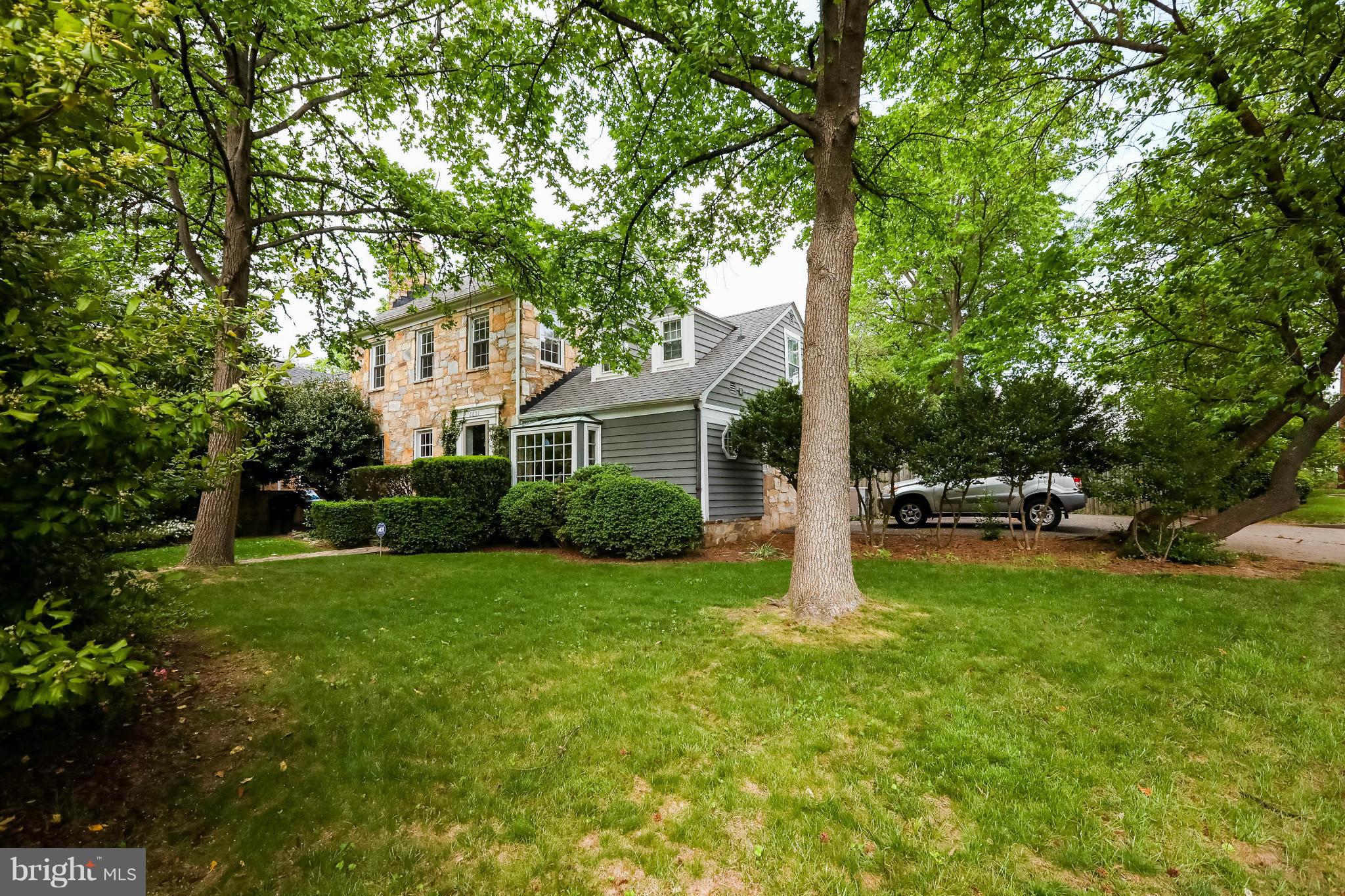 2801 Ridge Rd Drive Alexandria, VA 22302 - Photo 21 of 25 a house view with a sitting space and garden