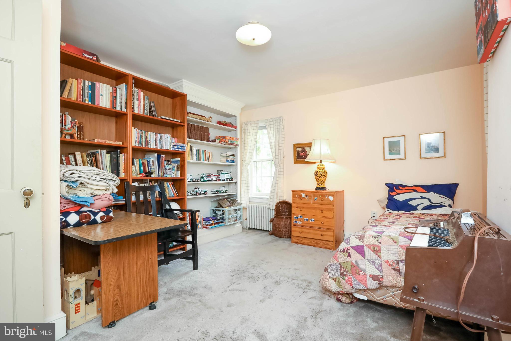 2801 Ridge Rd Drive Alexandria, VA 22302 - Photo 25 of 25 a bedroom with furniture and a book shelf
