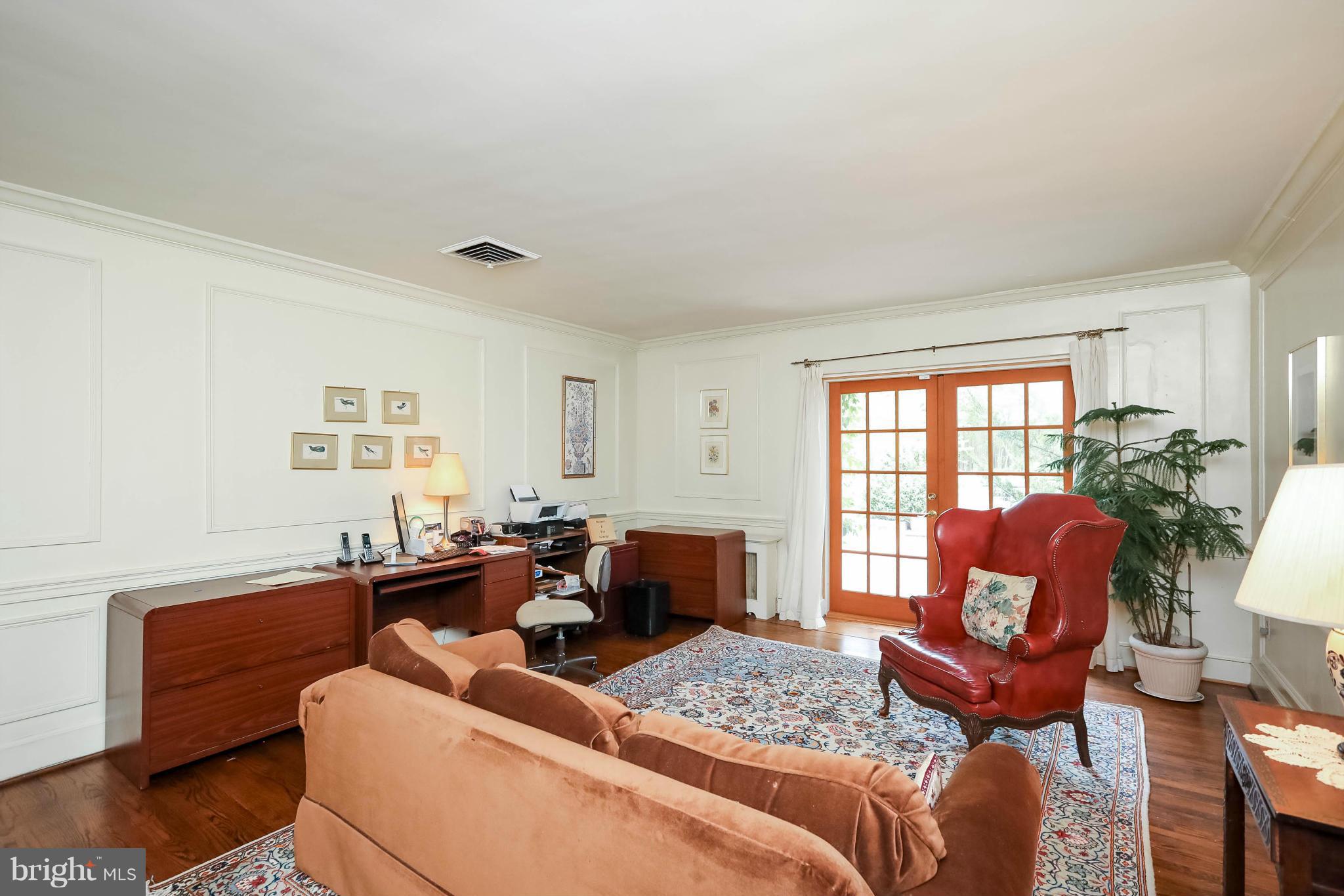 2801 Ridge Rd Drive Alexandria, VA 22302 - Photo 9 of 25 a living room with furniture or couch and a wooden floor