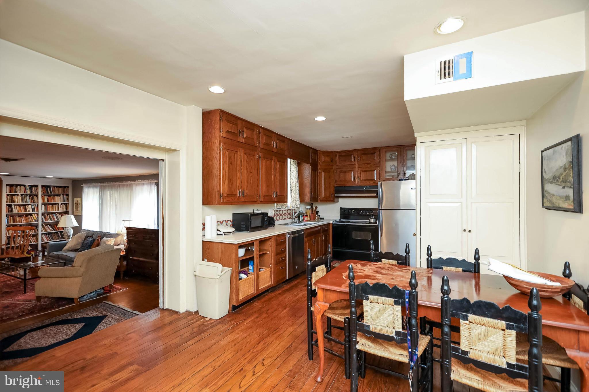 2801 Ridge Rd Drive Alexandria, VA 22302 - Photo 10 of 25 a living room with stainless steel appliances kitchen island granite countertop furniture and a kitchen view