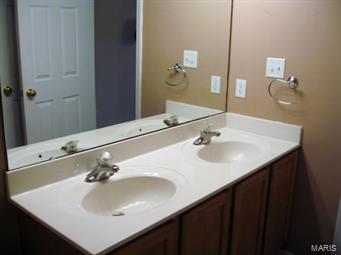 160 Hunters Run Court Eureka, MO 63025 - Photo 9 of 11