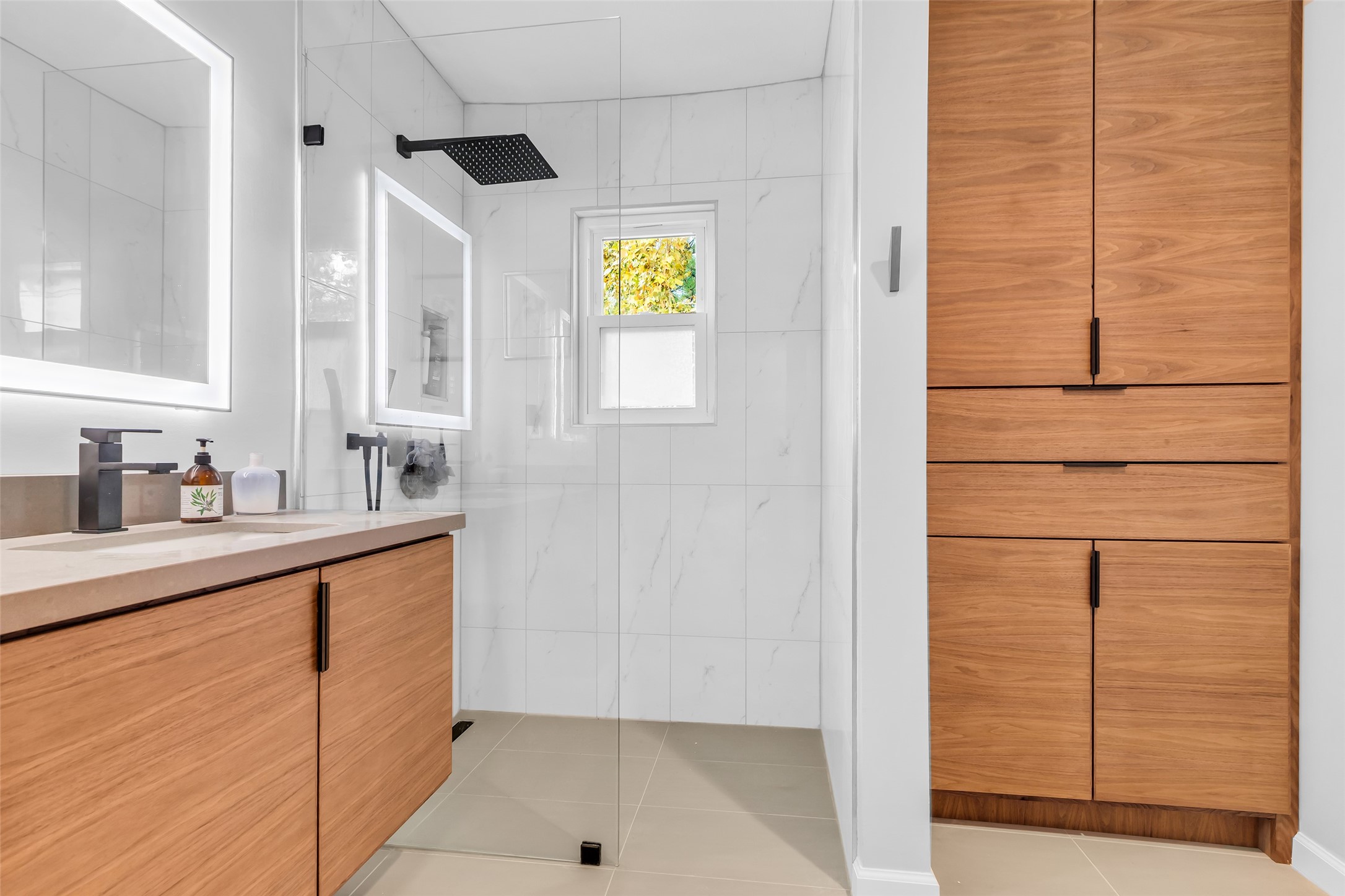 1831 Palm Street Houston, TX 77004 - Photo 23 of 26 The secondary bathroom includes a shower and is designed for practical use, providing a clean and functional space for daily routines.