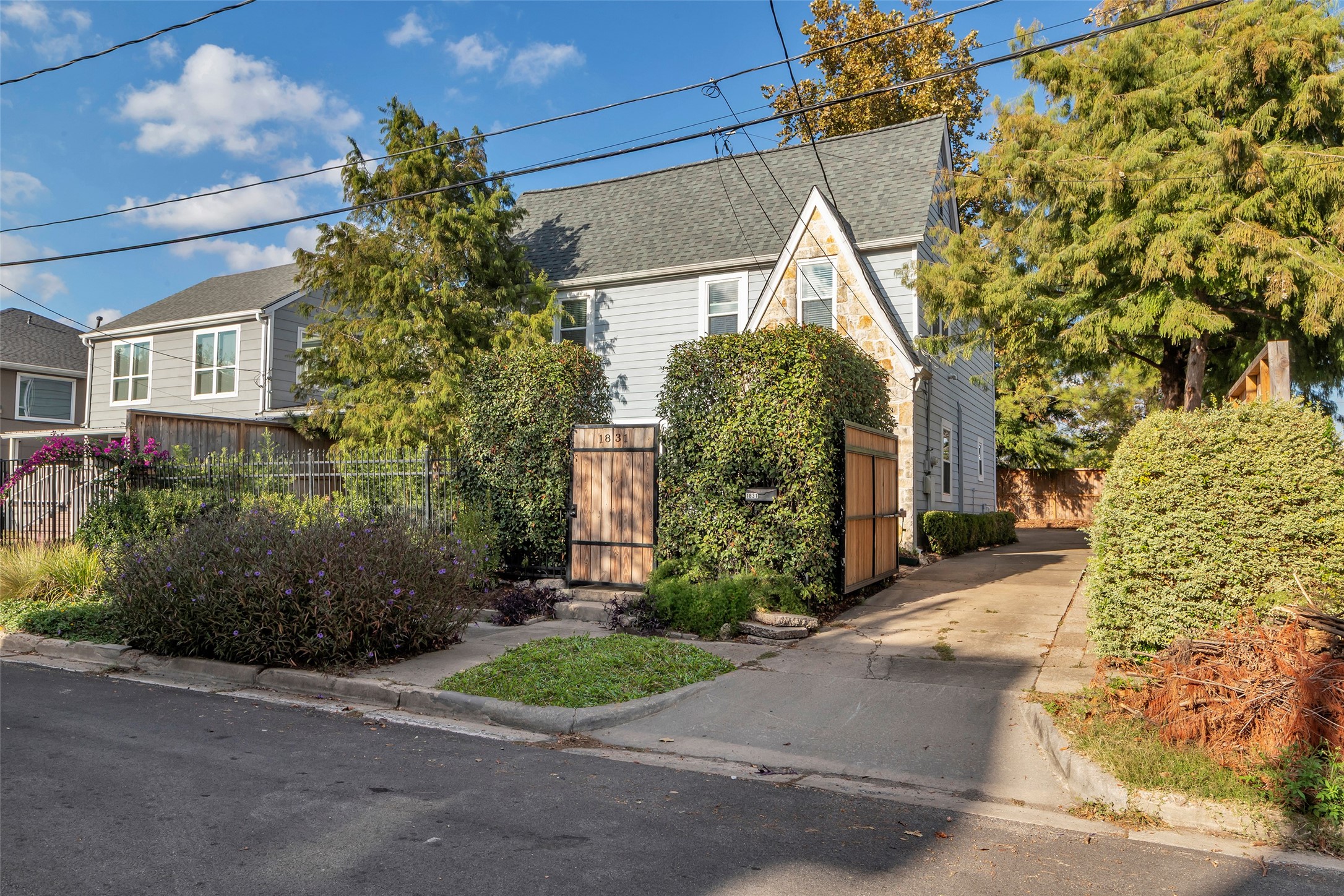 1831 Palm Street Houston, TX 77004 - Photo 3 of 26 Just minutes from museums, parks, restaurants, and downtown, this home combines modern comfort with unbeatable convenience.