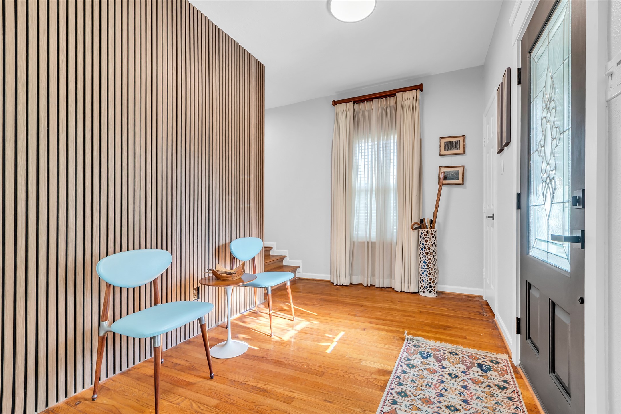 1831 Palm Street Houston, TX 77004 - Photo 4 of 26 Step into the foyer where natural light welcomes you through the main entrance.