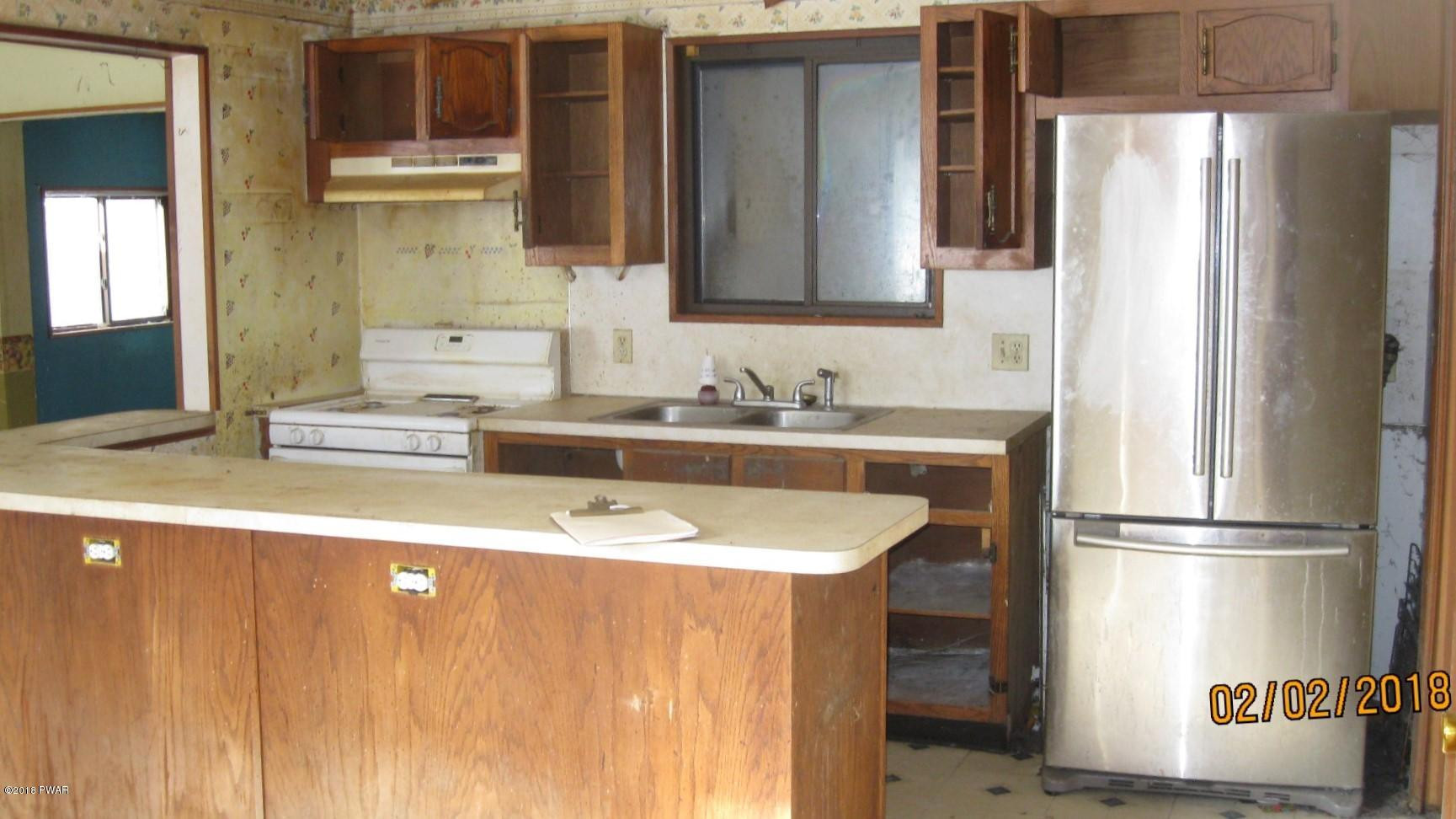 217 Huckleberry Road Newfoundland, PA 18445 - Photo 4 of 20 5-kitchen